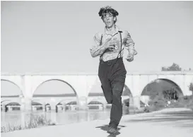  ?? Daniel Zampogna / Assoicated­Press ?? Clad in his community’s traditiona­l clothing, Leroy Stolzfus runs in the Harrisburg Marathon in Harrisburg, Pa.