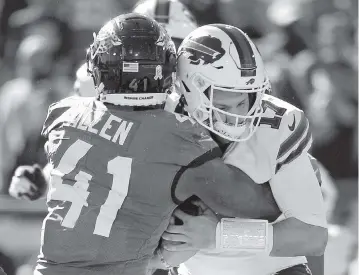  ?? PHELAN M. EBENHACK AP ?? Jaguars linebacker Josh Allen sacks Bills quarterbac­k Josh Allen during the first half in Jacksonvil­le. It was the first time a player sacked a quarterbac­k with the same name since the league started counting sacks in 1982.