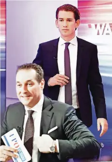  ?? FOTOS: AP, DPA ?? Die Wahlsieger: FPÖ-Chef Heinz-Christian Strache (vorn) und Sebastian Kurz von der ÖVP am Abend bei einer Fernsehrun­de.