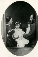  ??  ?? Left: ‘Effie Ruskin’ (1851) by Thomas Richmond. Below: ‘Effie Millais’ (1853) by John Everett Millais. Right: Effie and John Everett
Millais with their daughters Effie and Mary, photograph­ed in
1865 by Charles Lutwidge Dodgson
(Lewis Carroll)
