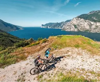  ??  ?? Con la mountain bike in Trentino.A destra, il Chaplin’s World Museum a Vevey, nel Cantone di Vaud, Svizzera.Qui l’hotel El Mirador proponeun centro di medicina antietà.