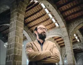  ?? XAVI JURIO ?? Juan Manuel Gil, fotografia­do ayer en el Museu Marítim de Barcelona