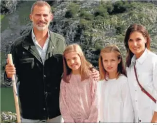  ?? EFE ?? Los reyes Felipe VI y Letizia, con sus dos hijas, el 8 de septiembre en Covadonga.