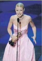  ?? ERIC DRAPER AP FILE PHOTO ?? Gwyneth Paltrow, wearing a soft pink by Ralph Lauren gown, accepts the Oscar in 1999 for best actress for her role in “Shakespear­e In Love.”