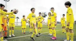  ?? VILLARREAL CF ?? La alegría de los jóvenes ‘groguets’ se palpó sobre el terreno de juego.