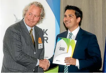  ?? KEVIN STENT/STUFF ?? Auckland businessma­n Mark Dunphy, left, pictured with then Energy Minister Simon Bridges in 2014. Dunphy has launched legal action against the current Government over its decision to no longer offer offshore exploratio­n permits.