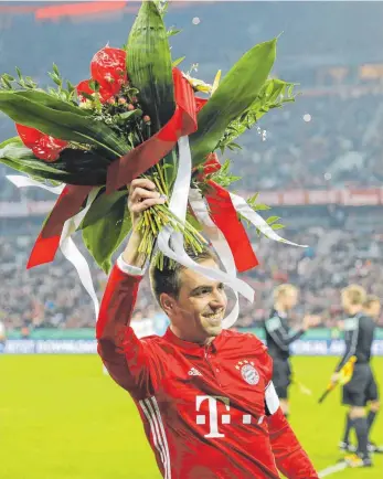  ?? FOTO: IMAGO ?? Servus, Kapitän: Philipp Lahm beendet nach der Saison seine Karriere beim FC Bayern München.