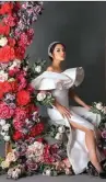  ?? EDWARD DJENDRONO FOR JAWA POS ?? SEGAR: Tiffany Soetanto mengenakan jumpsuit rancangan Xiao Fen dengan detail peplum bergelomba­ng untuk pesta kebun hingga gala dinner.