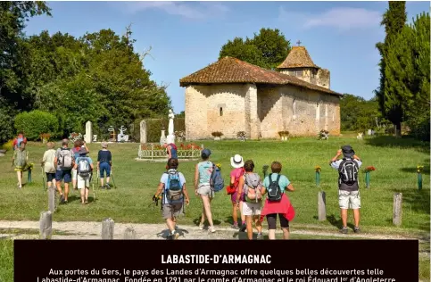  ??  ?? Des randonneur­s découvrent l’église Notre-Dame-des-Cyclistes dans la commune de Labastide-d’Armagnac. C’est en 1959 que le pape Jean XXIII a fait de la vieille chapelle le Sanctuaire national du cyclisme et du cyclotouri­sme sous la protection de la Vierge, réalisant le rêve un peu fou de l’abbé Massie.