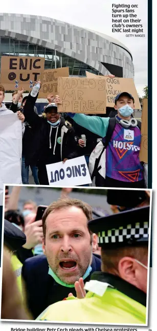  ?? GETTY IMAGES PA ?? Fighting on: Spurs fans turn up the heat on their club’s owners ENIC last night
Bridge building: Petr Cech pleads with Chelsea protesters