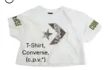 ??  ?? T-Shirt, Converse,(c.p.v.*)