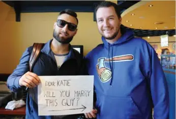  ?? DARRYL STAWYCHNY ?? Blue Jay Kevin Pillar, left, helped Darryl Stawychny propose to his girlfriend with a sign.