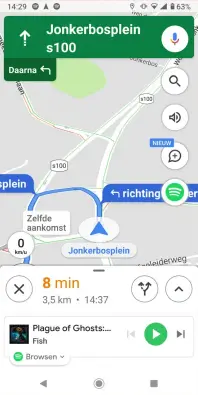  ??  ?? Het is mogelijk om verschille­nde muziek-apps te koppelen aan Google Maps.