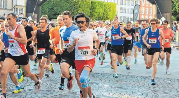  ?? ARCHIVFOTO: ELKE OBSER ?? In der Altstadt steht am Samstag der Ravensburg­er Stadtlauf in seiner bewährten Form an.