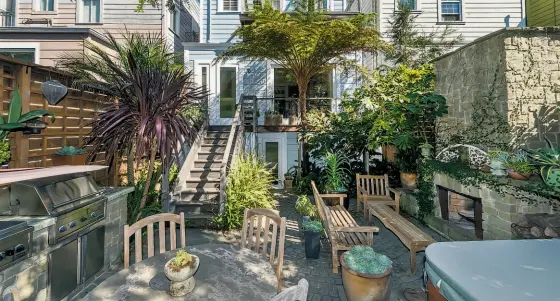  ?? Photos by Olga Soboleva/Vanguard Properties ?? Above: The backyard of 1120 South Van Ness includes hardscapin­g, an outdoor fireplace and a built-in barbecue. Below: Commercial grade appliances, a center island with butcher’s block and stone counters highlight the kitchen.