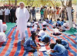  ??  ?? Odisha chief minister Naveen Patnaik interactin­g with school students.