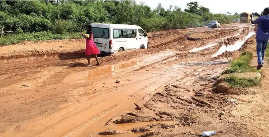  ??  ?? Another portion of Akure-owo-ikare Road PHOTO: OLUWASEUN AKINGBOYE