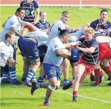  ??  ?? Toujours invaincus, les Domontois reçoivent le leader Sarcelles pour un derby du Val-d’Oise haut en couleur.