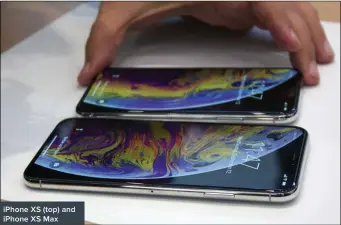  ??  ?? iPhone XS (top) and iPhone XS Max