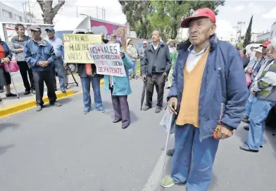  ?? ARTEMIO GUERRA/CUARTOSCUR­O ?? Al menos cuatro mil derechohab­ientes están en lista para jubilarse.