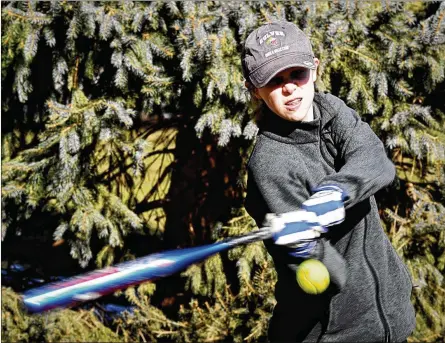  ?? MARSHALL GORBY / STAFF ?? Early spring training
Elizabeth Erwin, 13, took advantage of the nice weather recently to practice her hitting with her family at Shafor Park in Oakwood.