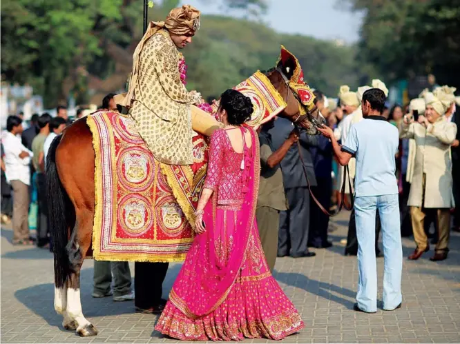  ??  ?? Brides these days are unconventi­onal. They are not afraid to experiment with their D-day outfits.
RAONAK HATHIRAMAN­I