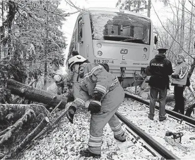  ?? FOTO: MAFRA – PETR LEMBERK ?? Nová právní úprava se nevztahuje pouze na dráhy železniční, ale i na tramvajové, trolejbuso­vé či lanové