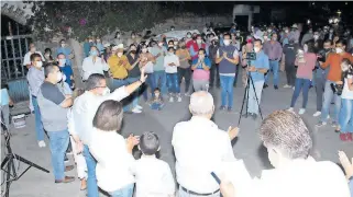  ?? ALBERTO TRINIDAD ?? Total apoyo campaña.
recibió en Corral de Piedra, el candidato del PAN, en su arranque de