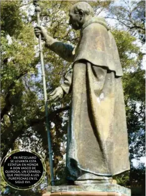  ??  ?? EN PÁTZCUARO SE LEVANTA ESTA ESTATUA EN HONOR A DON VASCO DE QUIROGA, UN ESPAÑOL QUE PROTEGIÓ A LOS PURÉPECHAS EN EL SIGLO XVI.