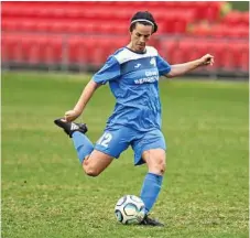  ?? Photo: Nev Madsen ?? Louise Rolfe lines up her shot against Mitchelton.