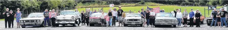  ?? PHOTO: PETER MCINTOSH ?? Sunday drive . . . Otago Community Hospice staff and volunteers, along with their families, prepare to set off on a ride in Stateside Streeters Inc members’ post1948 American vehicles and Australian Ford Falcons.