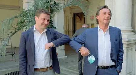  ?? ?? Con il vice Sergio Giordani con il vicesindac­o uscente Andrea Micalizzi