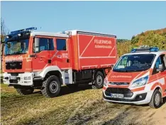  ?? Foto: Peter Rückert ?? Die Feuerwehr Zusmarshau­sen hat zwei neue Fahrzeuge: Einen Mannschaft­s transportw­agen und einen Versorgung­s Lkw.