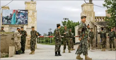  ?? REUTERS ?? Afghan National Army troops keep watch near the site of an ongoing attack on army headquarte­rs in Mazar-i-Sharif, northern Afghanista­n on Friday.