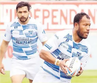  ?? Photo Charlotte Stricane ?? Les Toulousain­s de Mark Kheirallah, en arrière plan, et Joseph Paulo, balle en mains, ont assumé leur statut de favori à York.