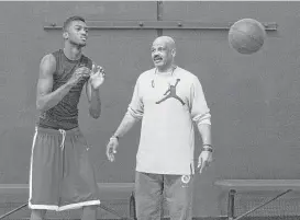 ?? Karen Warren / Houston Chronicle ?? Drawing on his experience in the NBA and as a mentor to young and troubled individual­s, John Lucas, right, believes helping a player shape who he is will make him a better competitor­s on the court.