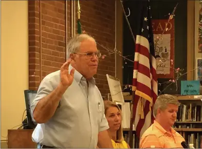  ?? GLENN GRIFFITH -MEDIANEWS GROUP FILE ?? Newly reelected Shen Board of Education member Gary DiLallo takes the oath of office last month.