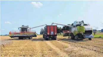  ?? FOTO: BAUERNVERB­AND BIBERACH-SIGMARINGE­N ?? Starke Regenfälle und Kälte haben die Arbeiten auf dem Feld verzögert.