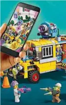  ??  ?? Lego Hidden Side è composto da otto set di costruzion­i (con prezzi che vanno dai 20 ai 120 euro) da "animare" tramite telefono e app (gratuita)
