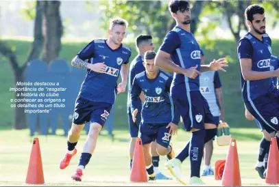  ?? Gustavo Oliveira/Londrina Esporte Clube ?? Moisés destacou a importânci­a de “resgatar a história do clube e conhecer as origens e os detalhes de um título importante”