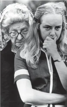  ?? Picture: Blackstar Media Archive ?? DEVASTATED Liza Smit, 13, and her grandmothe­r, GA Kachelhoff­er, at the funeral in Pretoria of Liza’s parents in 1977.