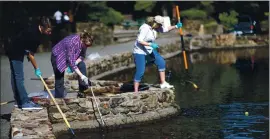  ?? FILE: ANDA CHU — STAFF PHOTOGRAPH­ER ?? From left, Max Laubstein, 12, Brenda Roberts and Kym Cadle, all of Montclair, clear debris from the pond during an Earth Day cleanup at Montclair Park in Oakland on April 18, 2015.