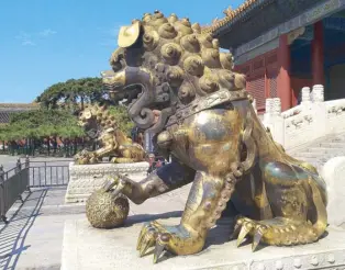  ??  ?? The golden lions in the Forbidden City are a sight to behold.