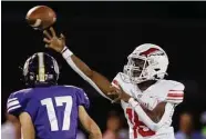  ?? Tim Warner/Contributo­r ?? St. Thomas quarterbac­k Donte Lewis threw four touchdown passes in the victory over Kinkaid.