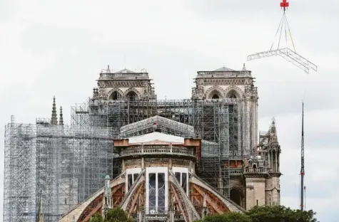  ?? Foto: Gao Jing, dpa ?? Auch teils sehr abenteuerl­iche Vorschläge kamen von Architekte­n zum Wiederaufb­au des Dachs von Notre-dame.