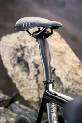 ??  ?? Far left Fizik’s Antaressad­dle sits on top of Cannondale’s comfort-infused SAVEcarbon­post