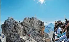  ?? Foto: Kneffel, dpa ?? Vor mehreren tausend Jahren war die Zugspitze vermutlich höher.