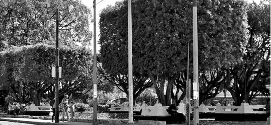  ??  ?? Jardín de San Antonio, un céntrico lugar de historia por la presencia de la estación ferroviari­a.