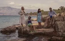 ?? Enda Bowe / Hulu ?? Jemima Kirke (left), Sasha Lane, Alison Oliver and Joe Alwyn in “Conversati­ons With Friends,” an absorbing series on Hulu.