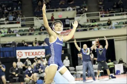  ?? JASON HAYASE photos ?? Baldwin High School’s Liana Ferreira ( top photo) and Kamehameha Maui’s Mikah Labuanan ( bottom
photo) celebrate after winning their state championsh­ip matches on March 5 at the Blaisdell Arena.